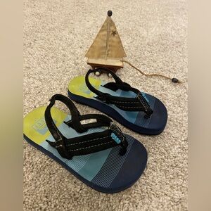 Reef Sandals With Elastic Back Strap
